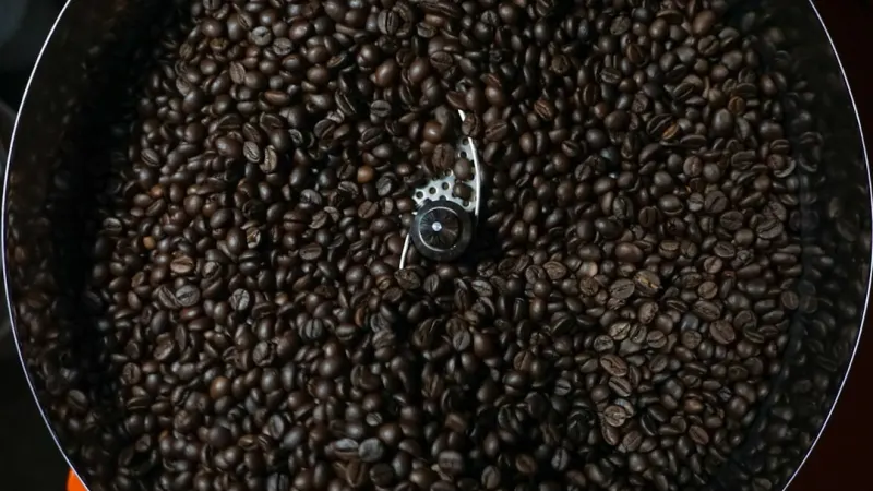 Light Roast vs Dark Roast: The Caffeine Truth Revealed